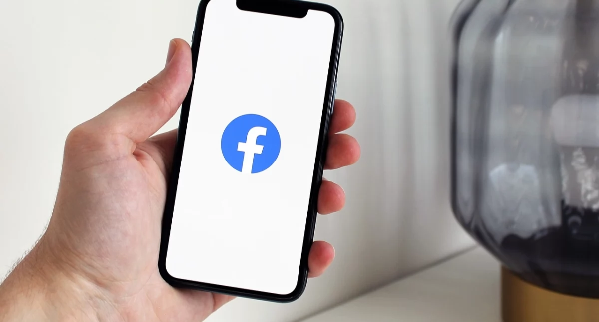 NEWS, Prezes UOKiK stawia zarzuty Mecie numeru telefonu maila użytkowników Facebooka Instagrama - zdjęcie, fotografia