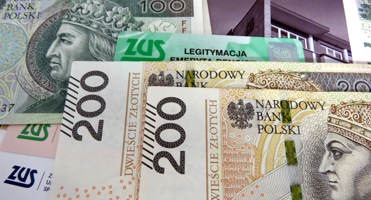 NEWS, kończy przeliczać emerytury czerwcowe - zdjęcie, fotografia