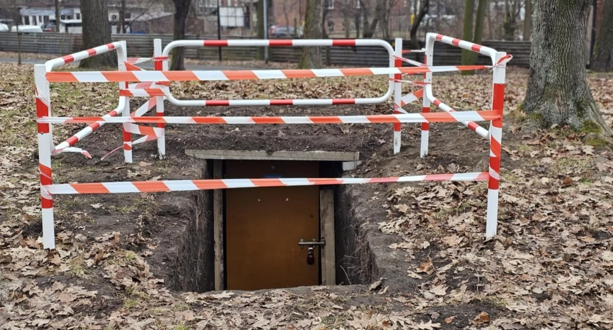 NEWS, Tajemnicze wejście podziemi Parku Zamkowym zostało odsłonięte - zdjęcie, fotografia