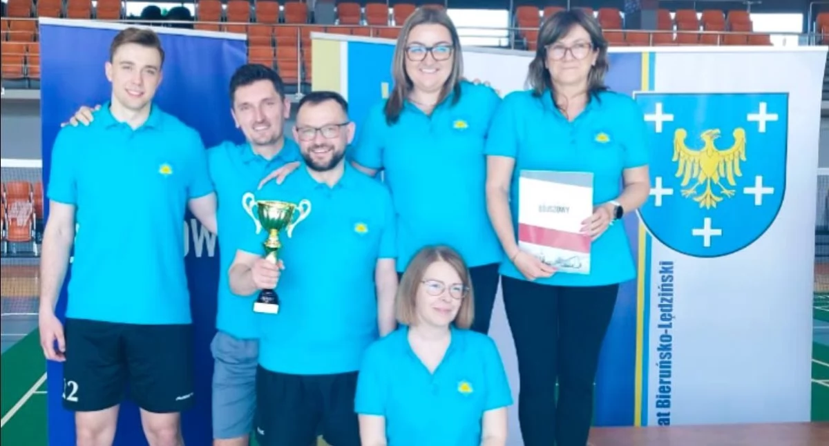 Inne sporty, Turniej badmintona Radni Chełmu Śląskiego podium - zdjęcie, fotografia