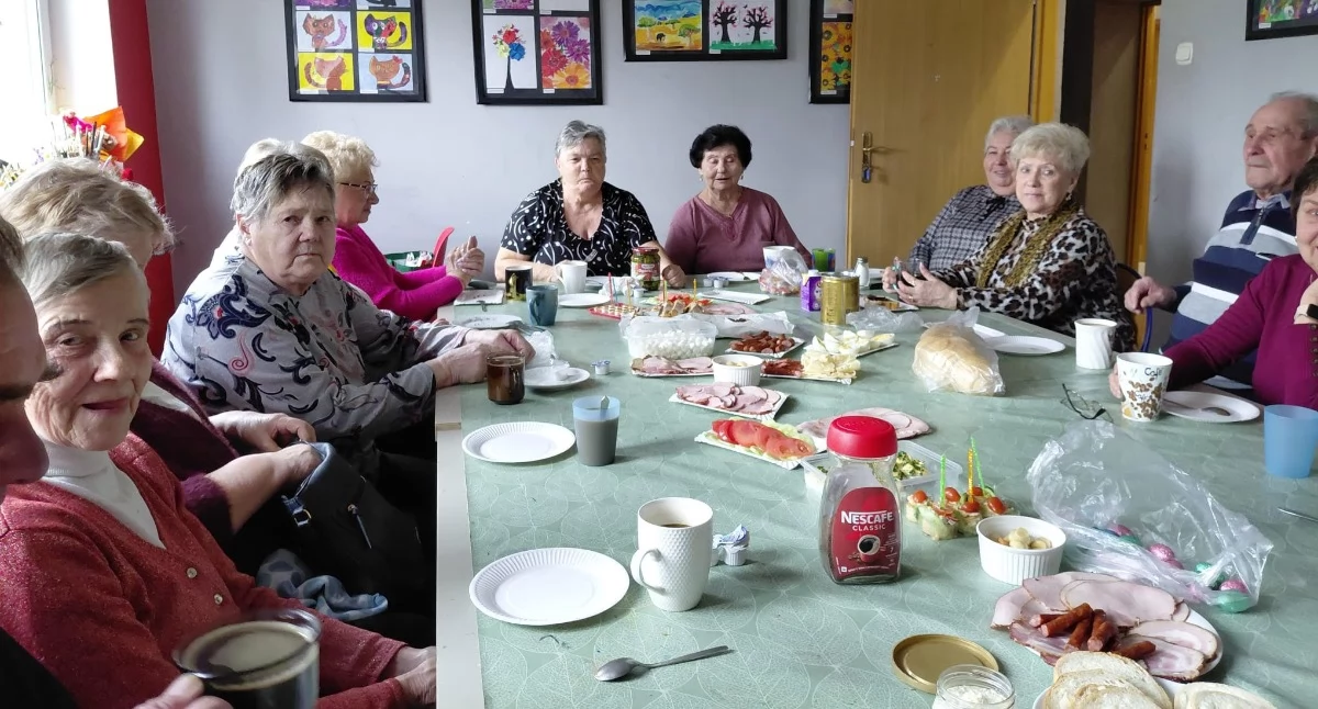 Seniorzy z Brzezinki regularnie spotykają się w swoim gronie