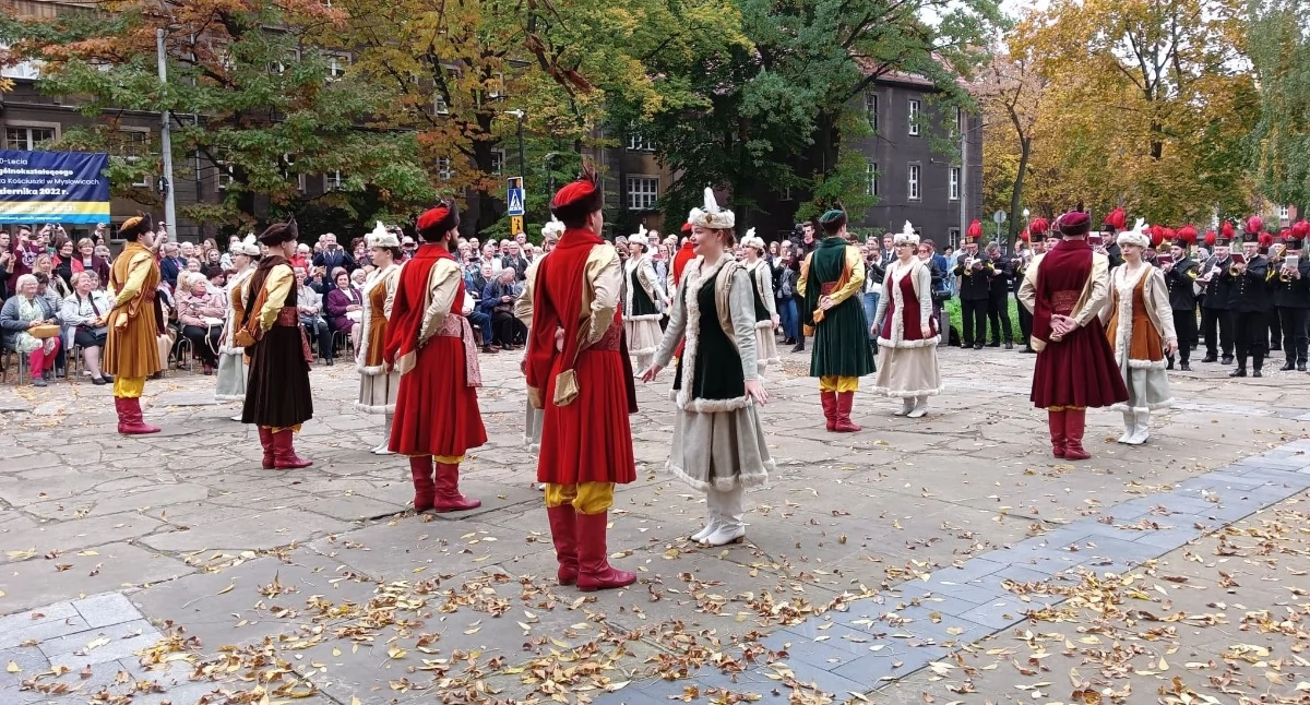 Polonez zatańczony z okazji 100-lecia ILO w Mysłowicach. Fot. arch.