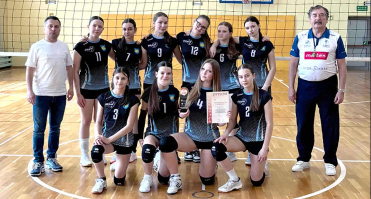 Siatkówka, Zawody rejonowe piłce siatkowej dziewcząt Tychy - zdjęcie, fotografia