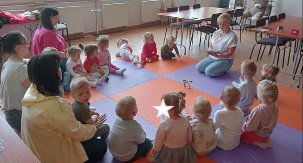 EDUKACJA, Najmłodsi odkrywali świat książek Wspólne czytanie bibliotece - zdjęcie, fotografia