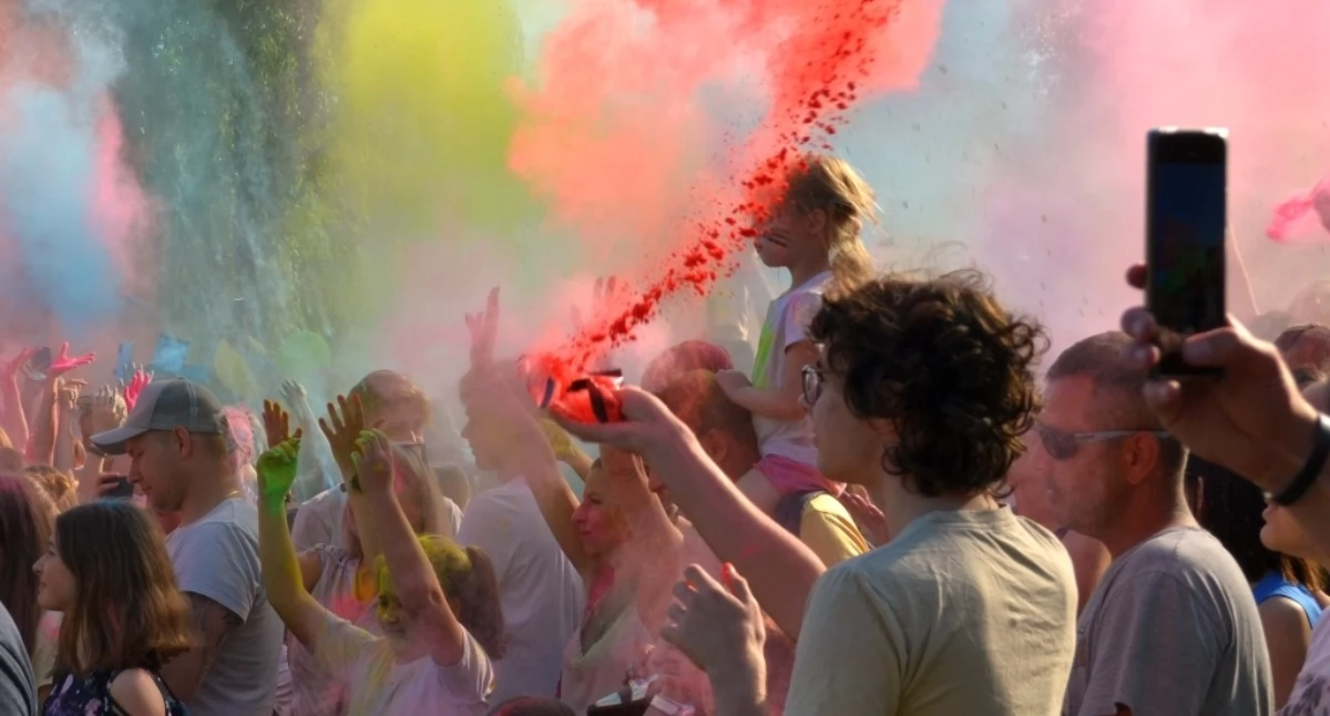 Jedną z atrakcji będą wyrzuty proszków Holi