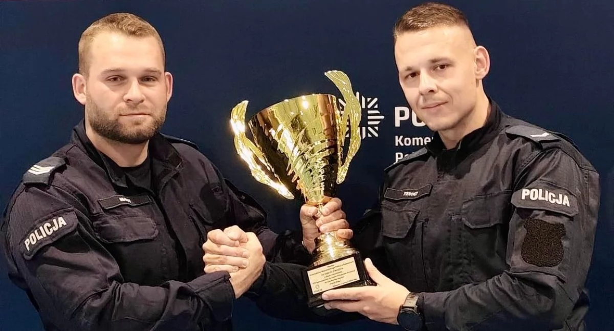 Reprezentanci Komendy Miejskiej Policji w Mysłowicach zdobyli tytuł najlepszej pary patrolowej na Śląsku. Fot. KMP Mysłowice