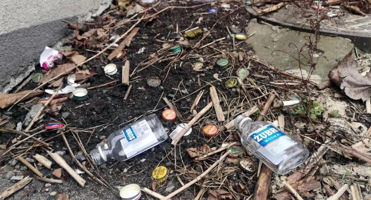ECO, Kolejne rekordy Polaków oddawaniu butelek Rząd rozważa rozszerzenie systemu kaucyjnego „małpki” - zdjęcie, fotografia
