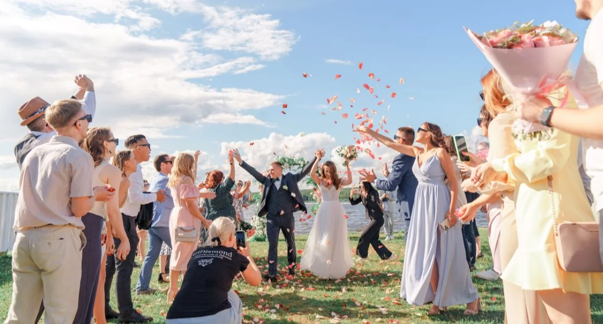 Informator gospodarczo reklamowy, Jakie artykuły ślubne warto wybrać żeby stworzyć spójną oprawę uroczystości - zdjęcie, fotografia