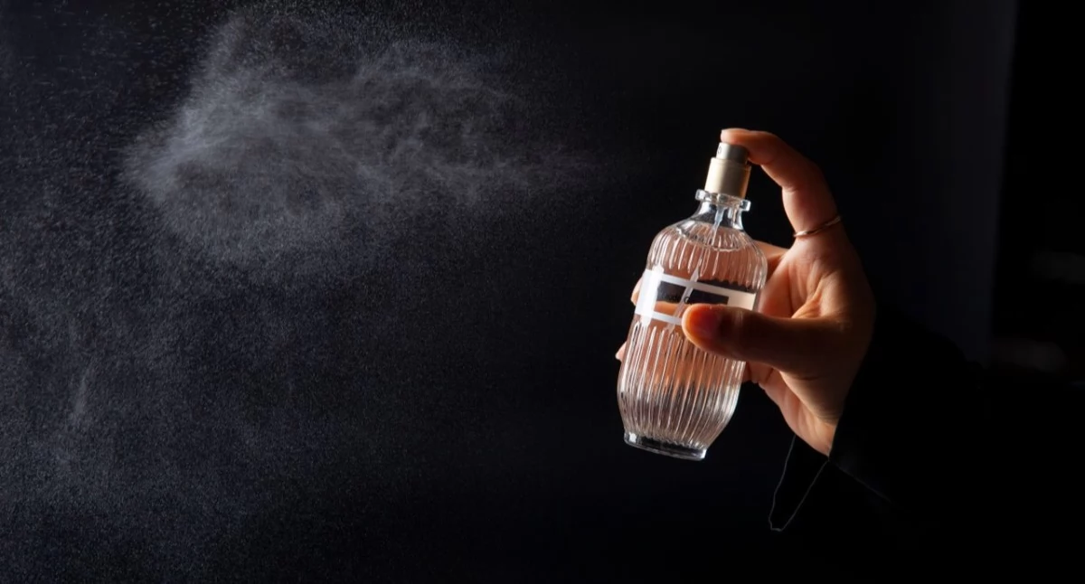 Informator gospodarczo reklamowy, Odpowiedniki perfum damskich warto kupować - zdjęcie, fotografia