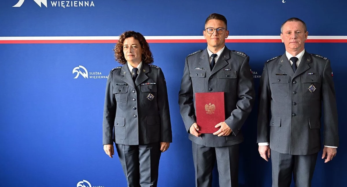 Kpt. Piotr Pytel (w środku). Fot. Okręgowy Inspektora Służby Więziennej w Katowicach