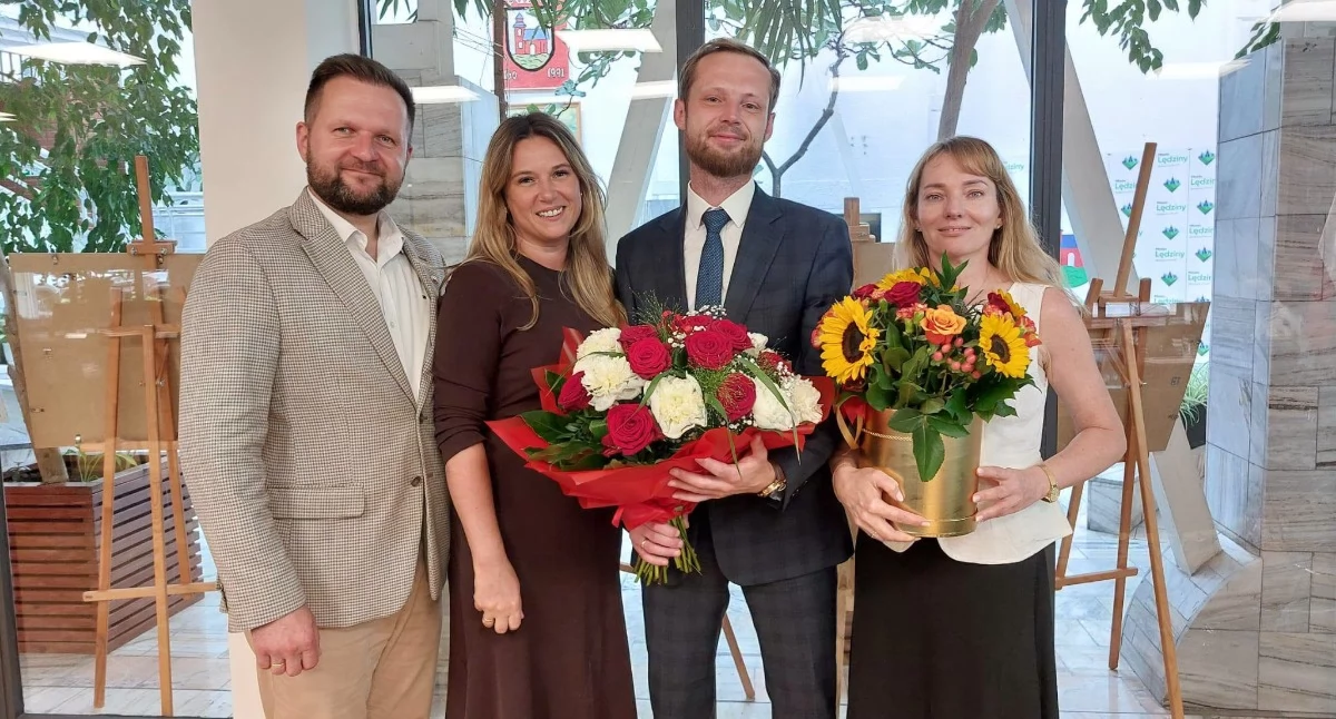SAMORZĄD, Burmistrz Marcin Majer wotum zaufania absolutorium - zdjęcie, fotografia