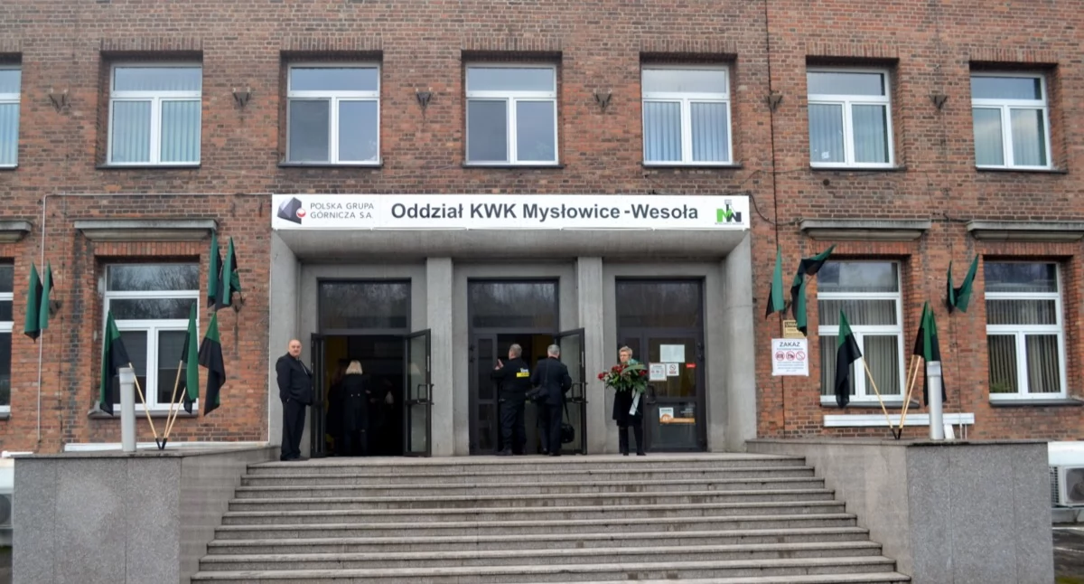 NEWS, Redukcja zatrudnienia Tysiące górników odchodzi urlopy odprawy - zdjęcie, fotografia