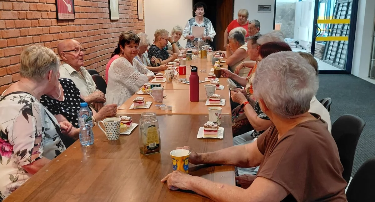 NEWS, pstrąg Złotego Potoku Seniorzy Brzezinki planują letnie podróże - zdjęcie, fotografia