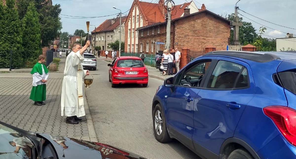 NEWS, parafii Brzezince poświęcono pojazdy - zdjęcie, fotografia