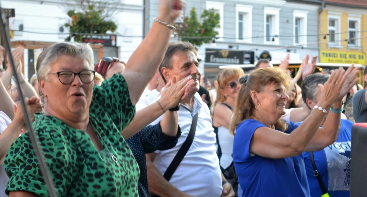 Rozrywka, Mysłowice zatańczyły Wojciechem Gąssowskim Starsze pokolenie pokazało sceną! - zdjęcie, fotografia