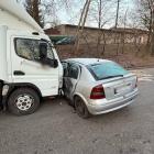 Wypadek na ul. Towarowej. Kierowca opla trafił do szpitala