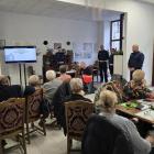 Policjanci rozmawiali z seniorami o bezpieczeństwie w ruchu drogowym