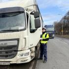 Policyjne kontrole ciężarówek i autobusów 