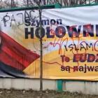 Zniszczone banery wyborcze Szymona Hołowni