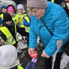 Policyjne walentynki. Serduszka za dobre zachowanie. Fot. KMP Mysłowice