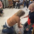 Policjanci rozmawiali z seniorami o bezpieczeństwie w ruchu drogowym