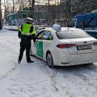 Taksówkarz bez prawa jazdy wpadł podczas policyjnej akcji TAXI. Fot. KMP Mysłowice