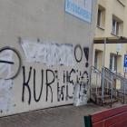 Pseudografficiarze niszczą budynki