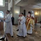 Życzenia i kwiaty dla kapłanów jubilatów