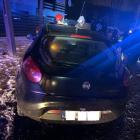 Samochód uderzył w słup. Fot. KM PSP Mysłowice