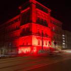 Urząd miasta rozświetlony na czerwono. Fot. UM Mysłowice