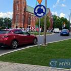 Trawa wokół ronda w centrum Mysłowic