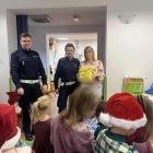 Policjanci edukują przedszkolaków