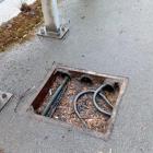Kable na wierzchu, zniknęła pokrywa