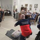 Policjanci rozmawiali z seniorami o bezpieczeństwie w ruchu drogowym
