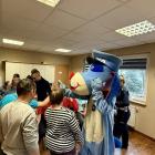Policjanci i Sznupek z wizytą w WTZ Radość. Fot. KMP Mysłowice