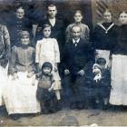 Rodzina wielodzietna z Krasów. Ok. 1900 rok