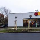 Rozjeżdżony zieleniec zamiast parkingu