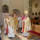Życzenia i kwiaty dla kapłanów jubilatów
