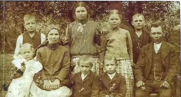 Dawne formy stroju z XVIII wieku. Mysłowickie stroje regionalne (cz. 2)