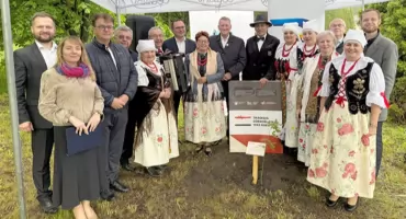 Tragedia Górnośląska. „Dąb Pokoju” zapuścił korzenie w Lędzinach 