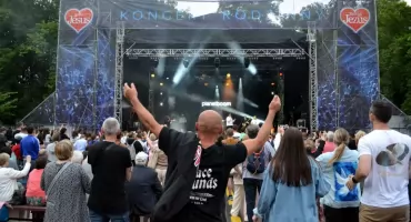 „Bogu niech będą dźwięki”. Wyjątkowa atmosfera w Parku Zamkowym na koncercie Bądź jak Jezus w Mysłowicach