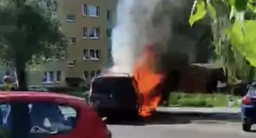 Pożar auta na parkingu w Brzęczkowicach