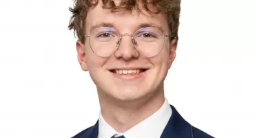 Demokracja o krok od domu