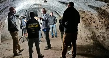 Kolejki do podziemi w Parku Zamkowym. Wyjątkowy spacer w Mysłowicach