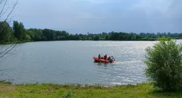Akcja ratunkowa na Hubertusie. Strażacy szukają mężczyzny, który zniknął pod wodą