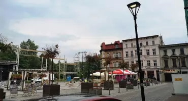 Na Rynku w Mysłowicach od kilku dni bez przerwy świecą latarnie