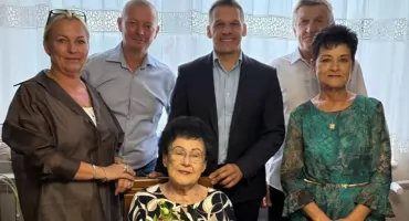 90 świeczek na torcie! Wyjątkowe urodziny pani Cecylii